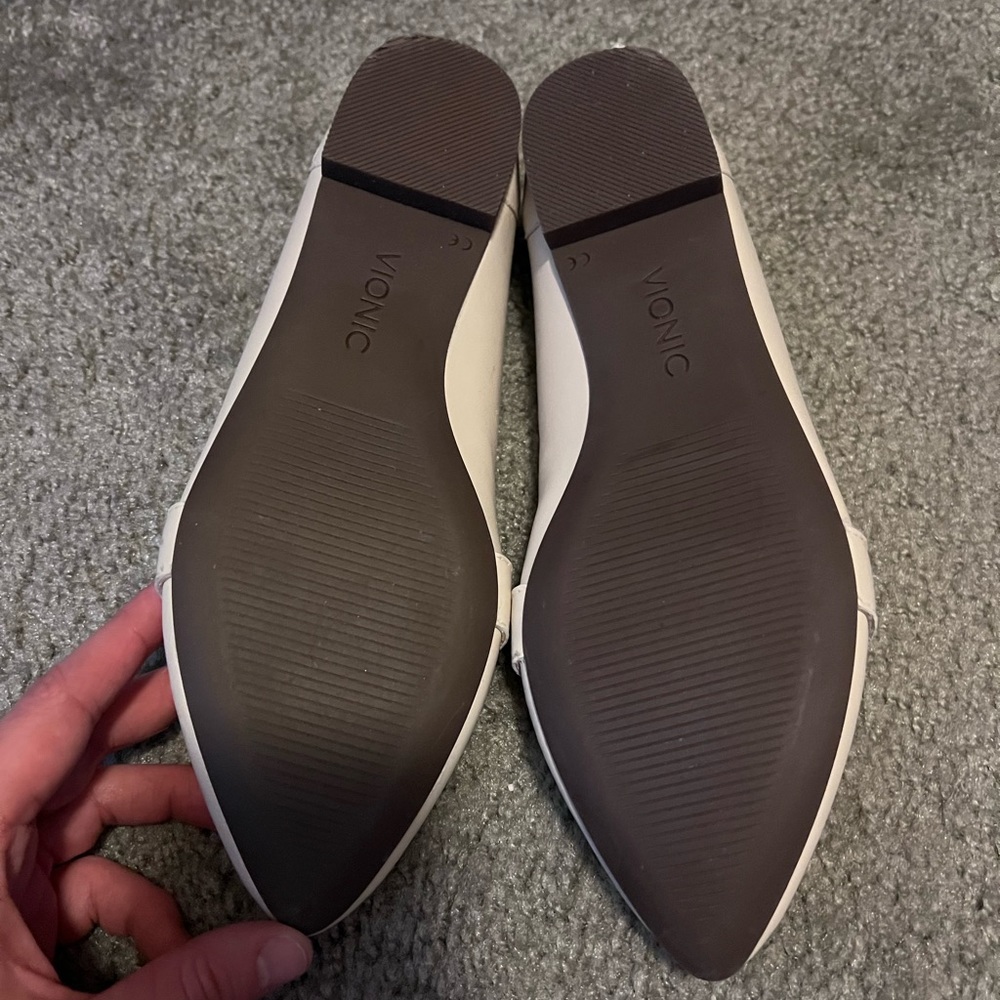 VIONIC Flats - Picture 4 of 7